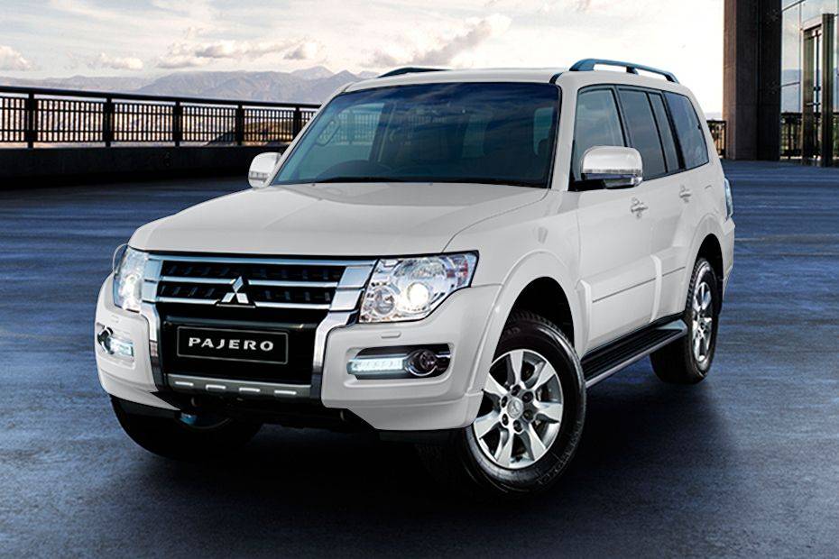ميتسوبيشي Pajero فضة معدنية ميتسوبيشي Pajero فضة معدنية