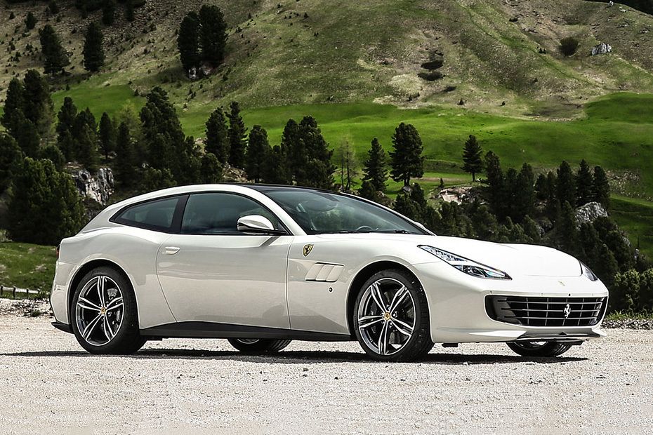 Ferrari GTC4Lusso Front Cross Side View Ferrari GTC4Lusso Front Cross Side View