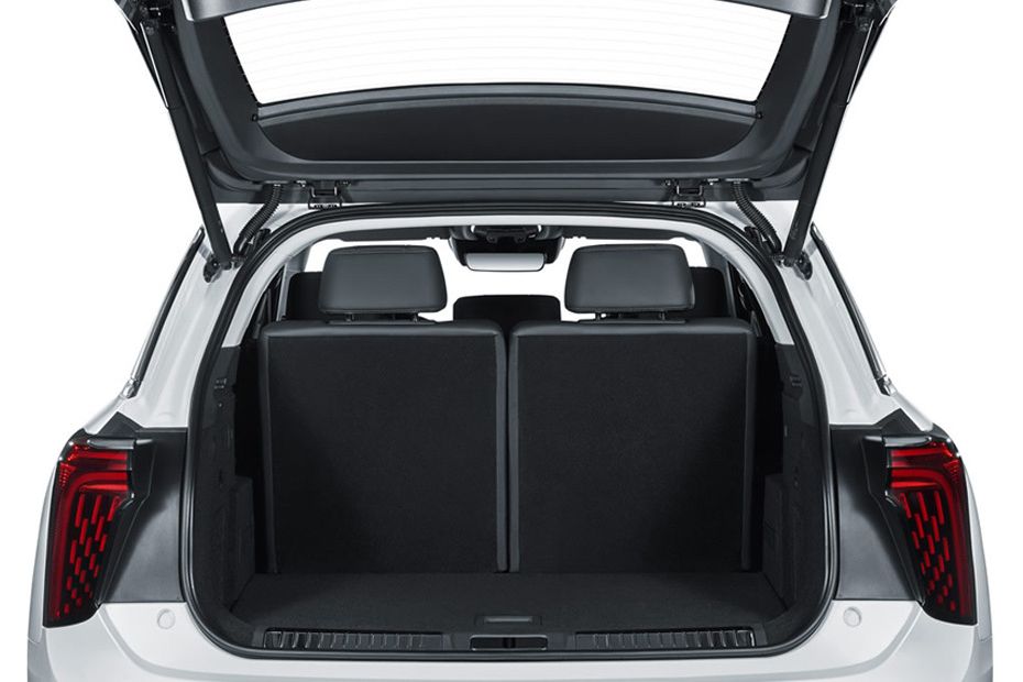 Trunk Open Closer View of إي إتش إس 9 Trunk Open Closer View of إي إتش إس 9