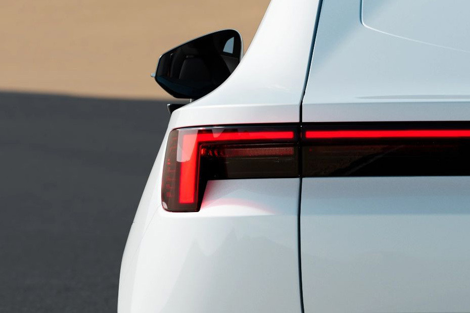 ٤ Tail light ٤ Tail light