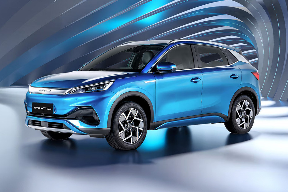 BYD  ATTO 3 Front angle low view BYD  ATTO 3 Front angle low view