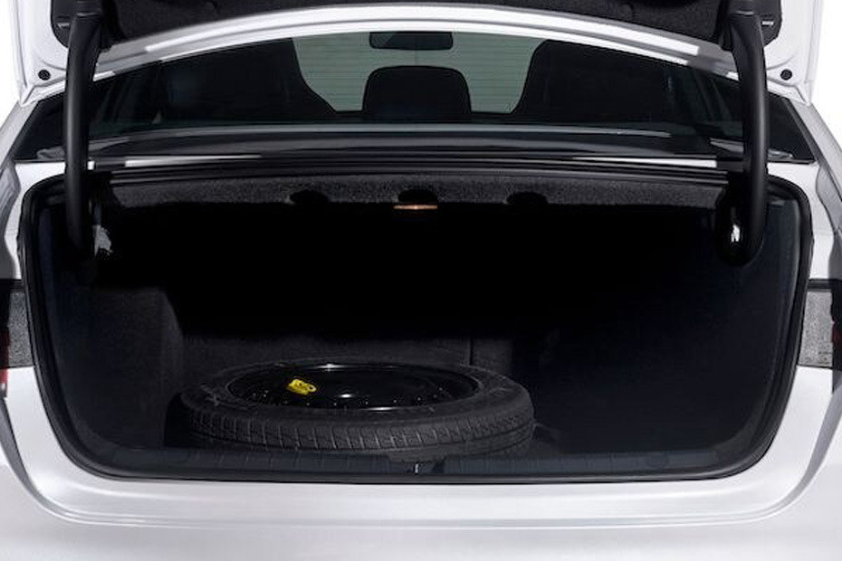 Trunk Open Closer View of كين بلس Trunk Open Closer View of كين بلس