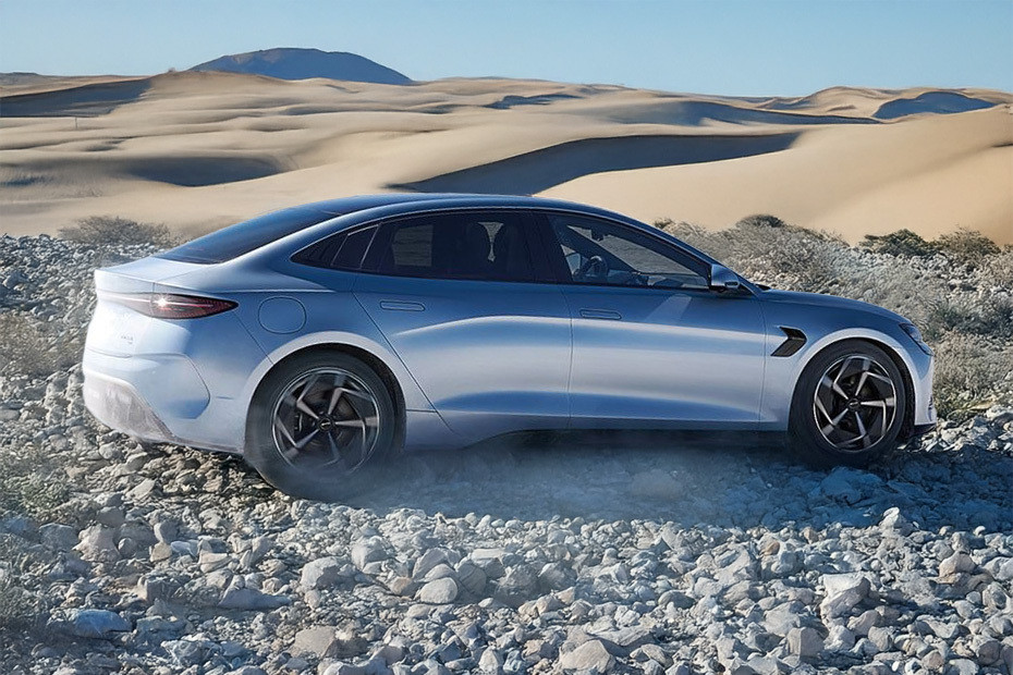 سيل Rear Medium Side View سيل Rear Medium Side View