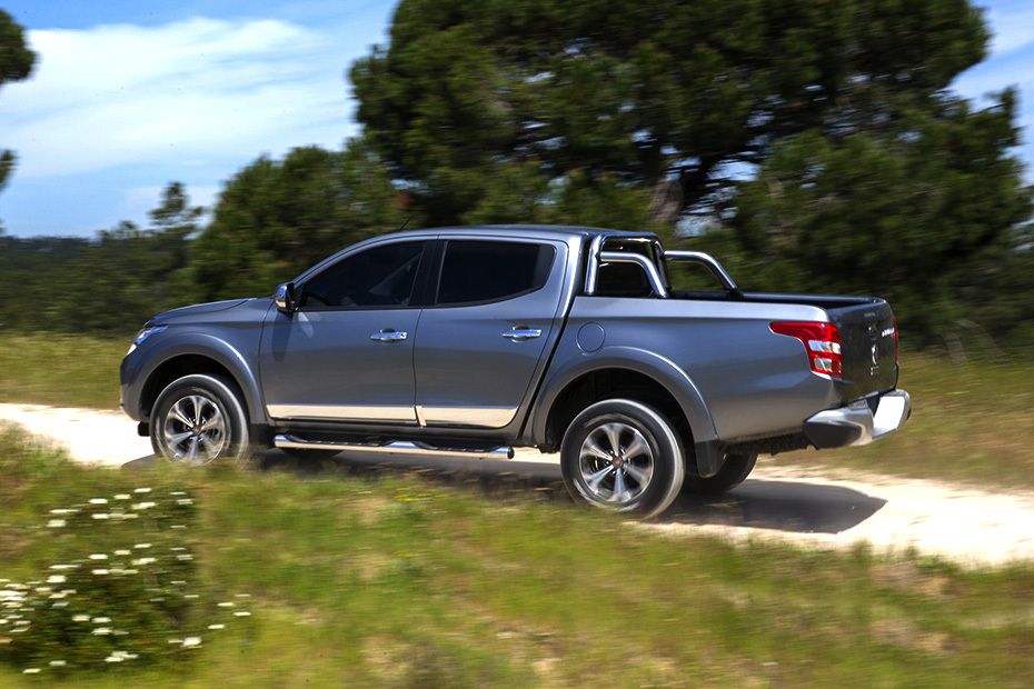 Rear Cross Side View of فيات Fullback Rear Cross Side View of فيات Fullback