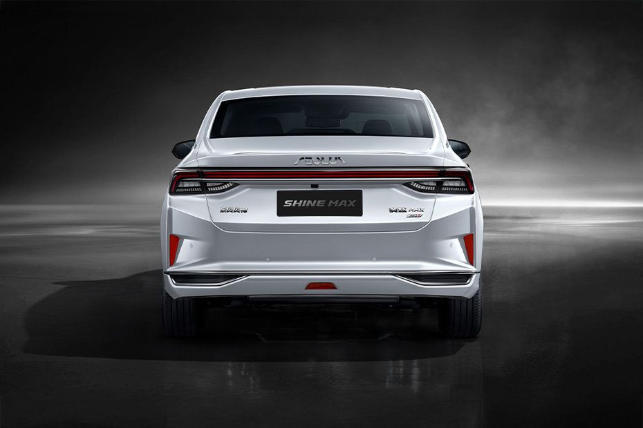 Full Rear View of دونج فينج شاين ماكس Full Rear View of دونج فينج شاين ماكس