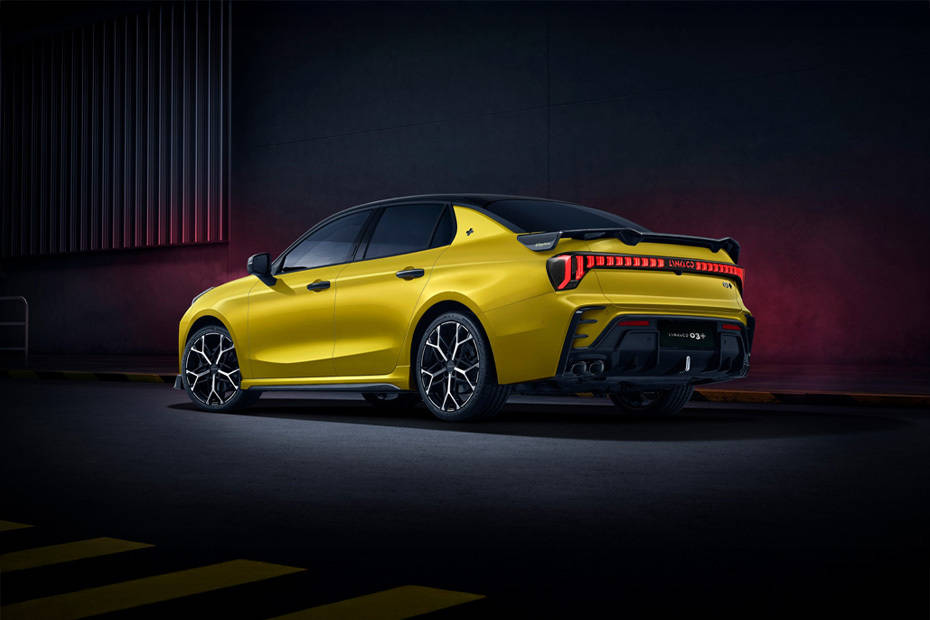 Rear Cross Side View of لينك أند كو 03 بلس Rear Cross Side View of لينك أند كو 03 بلس