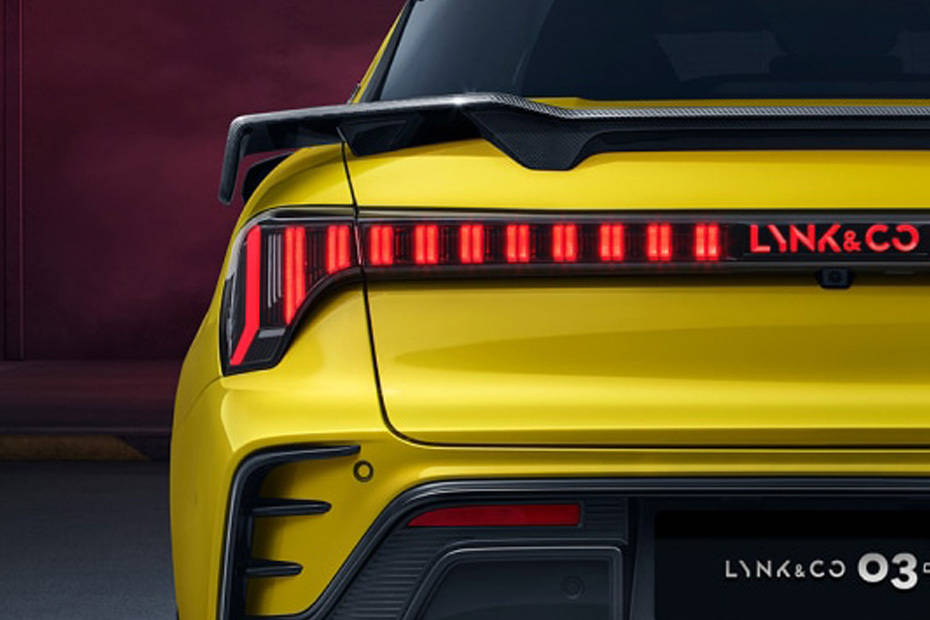 03 بلس Tail light 03 بلس Tail light
