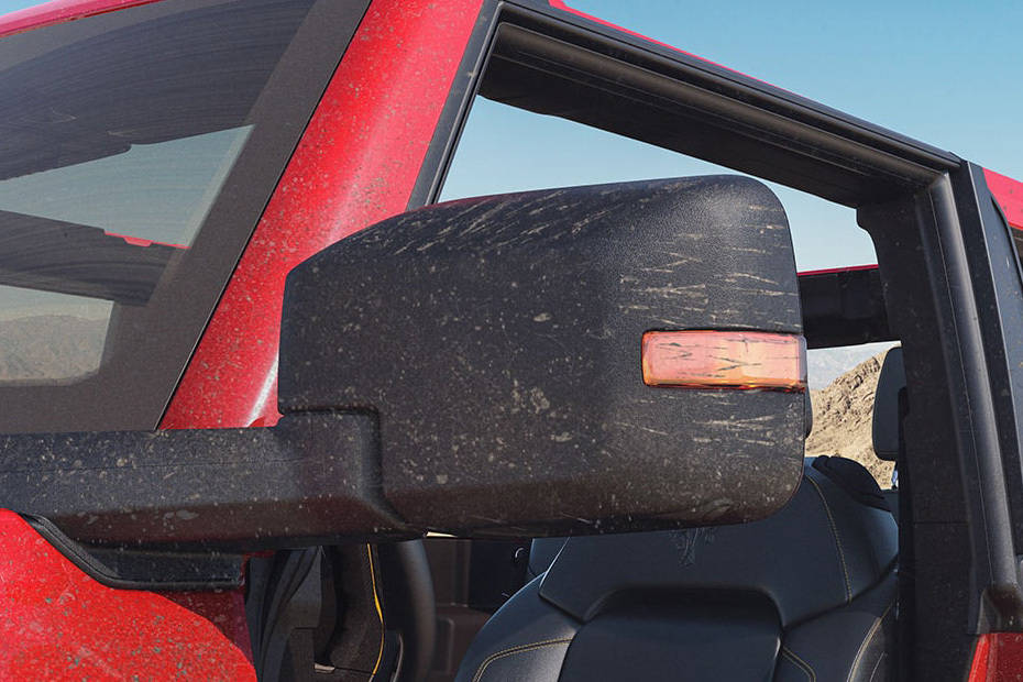 فورد برونكو Drivers Side Mirror Front Angle فورد برونكو Drivers Side Mirror Front Angle