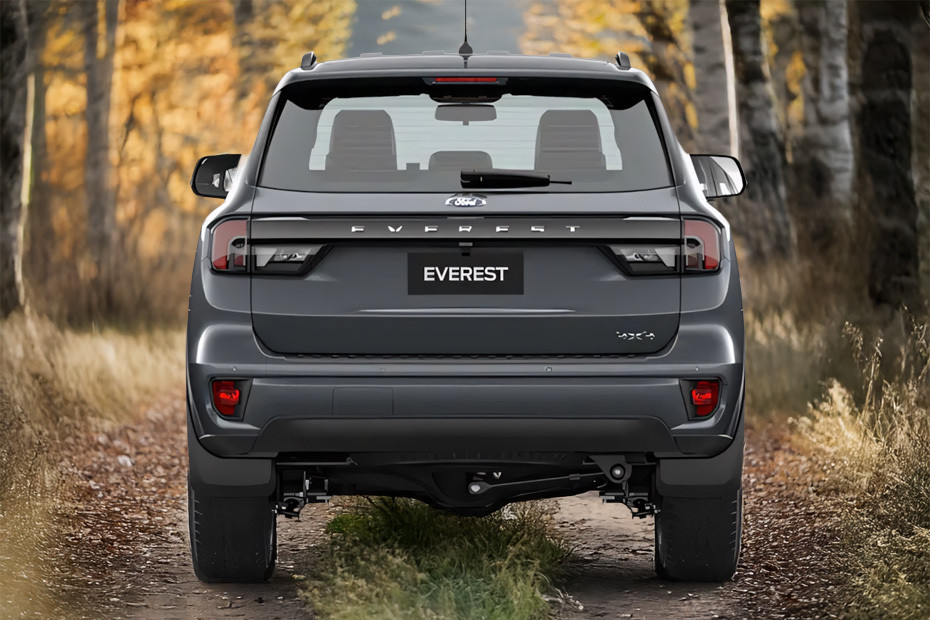 Full Rear View of فورد إيفرست  Full Rear View of فورد إيفرست