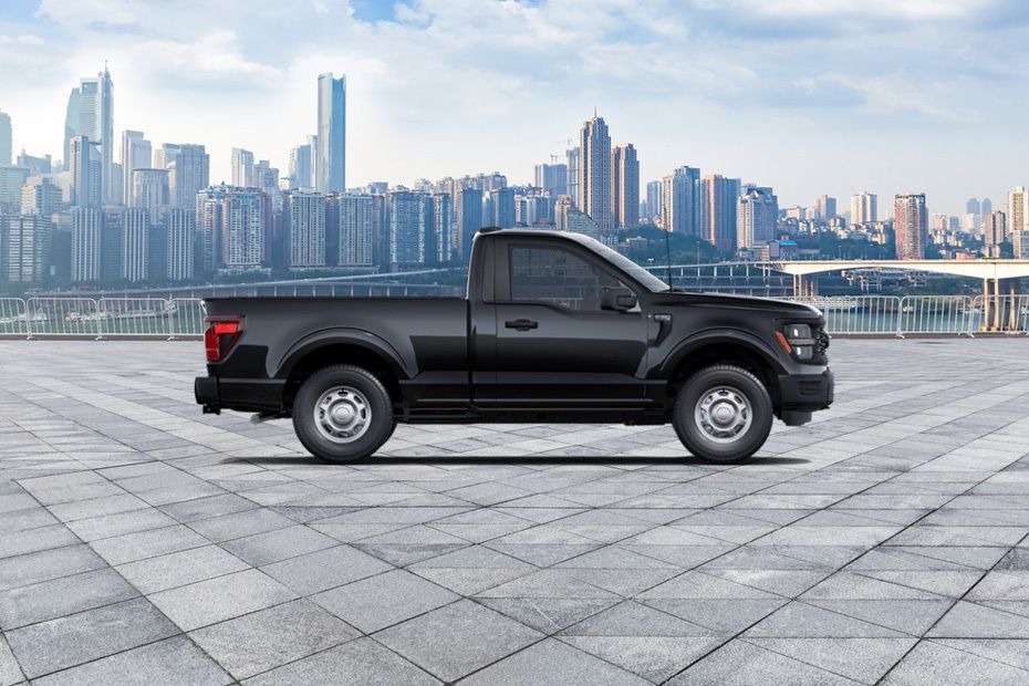 F-150 (2025) Medium Angle Front View F-150 (2025) Medium Angle Front View