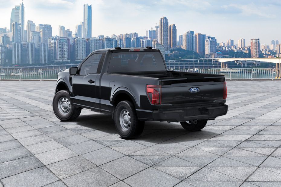Rear Cross Side View of فورد F-150 (2025) Rear Cross Side View of فورد F-150 (2025)