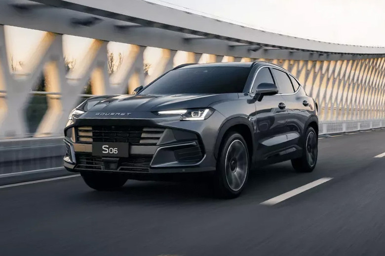 Soueast S06 Front Side View