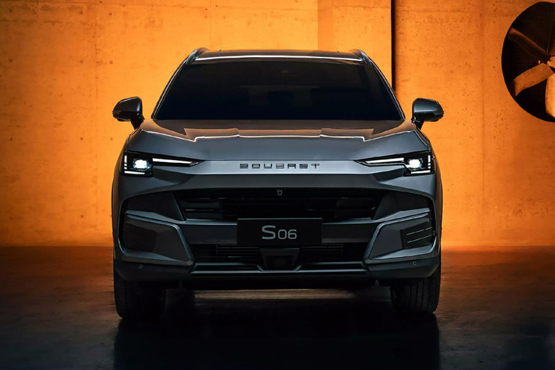 Full Front View of S06