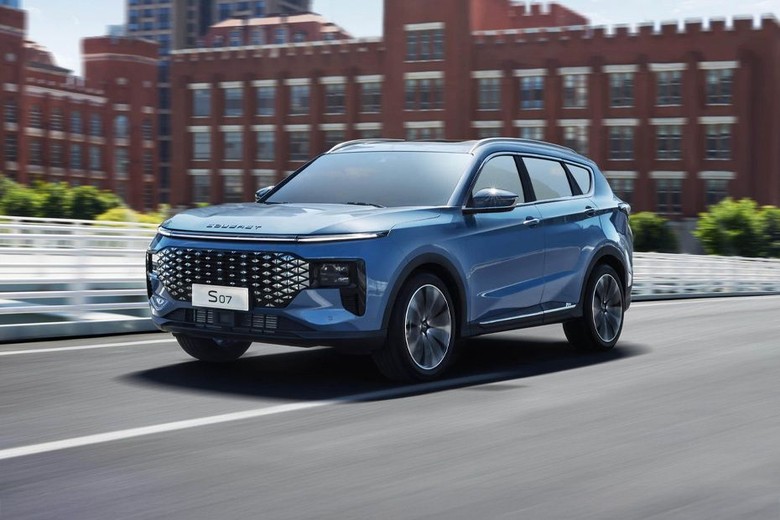 Soueast  S07 Front angle low view