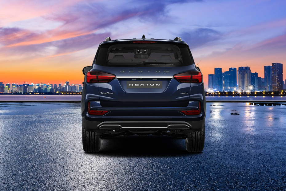 Full Rear View of KGM Rexton Full Rear View of KGM Rexton