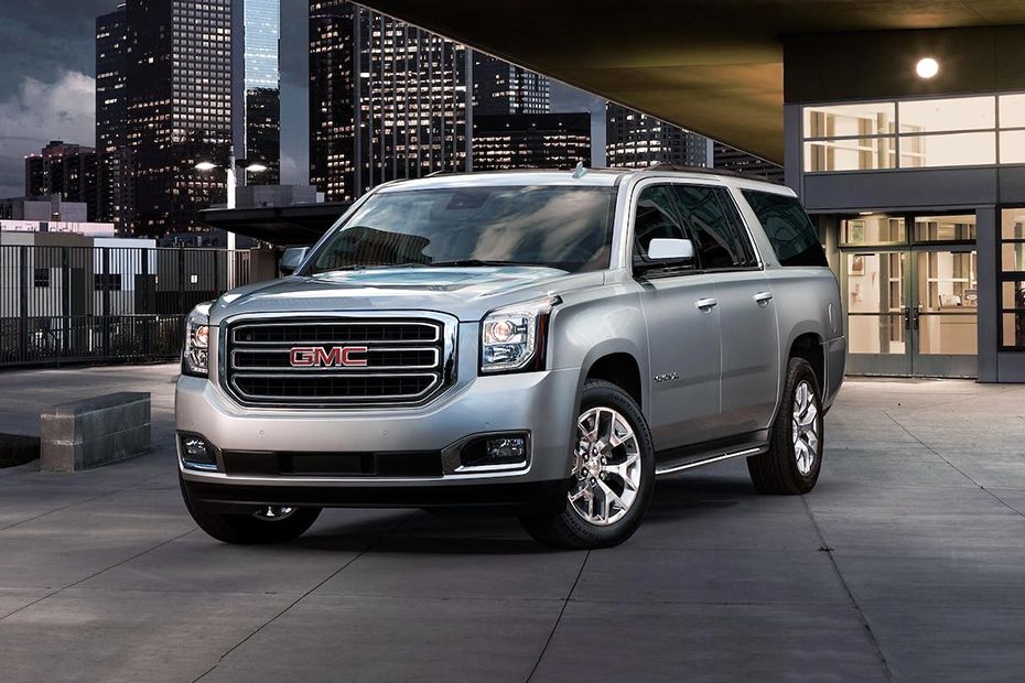 GMC Yukon XL (2022-2024) Front angle low view GMC Yukon XL (2022-2024) Front angle low view