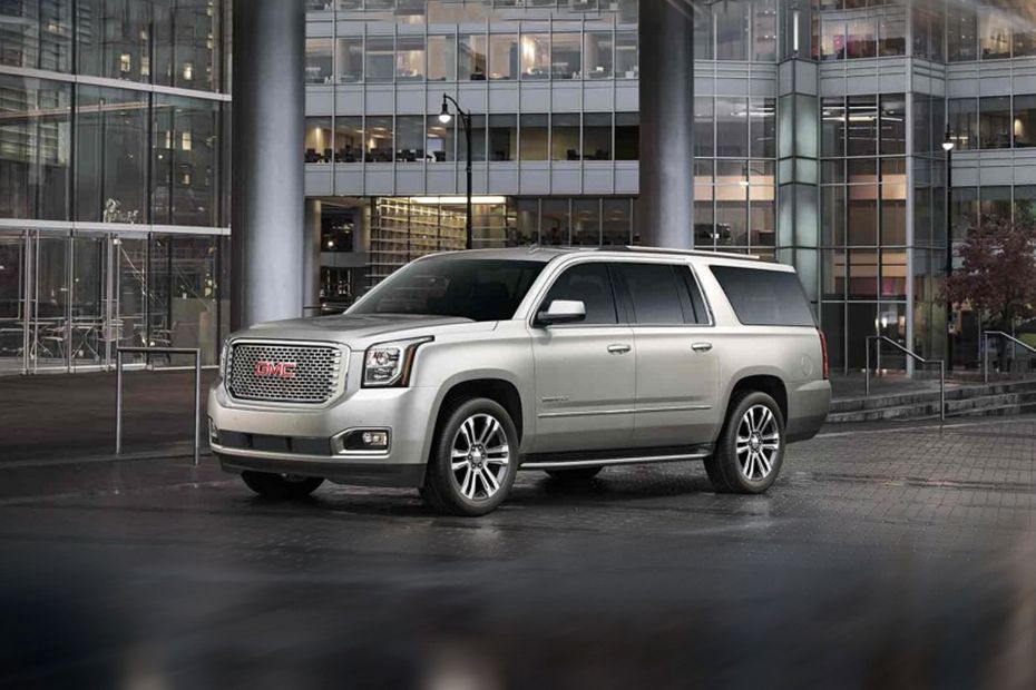 GMC Yukon XL (2022-2024) Front Side View GMC Yukon XL (2022-2024) Front Side View