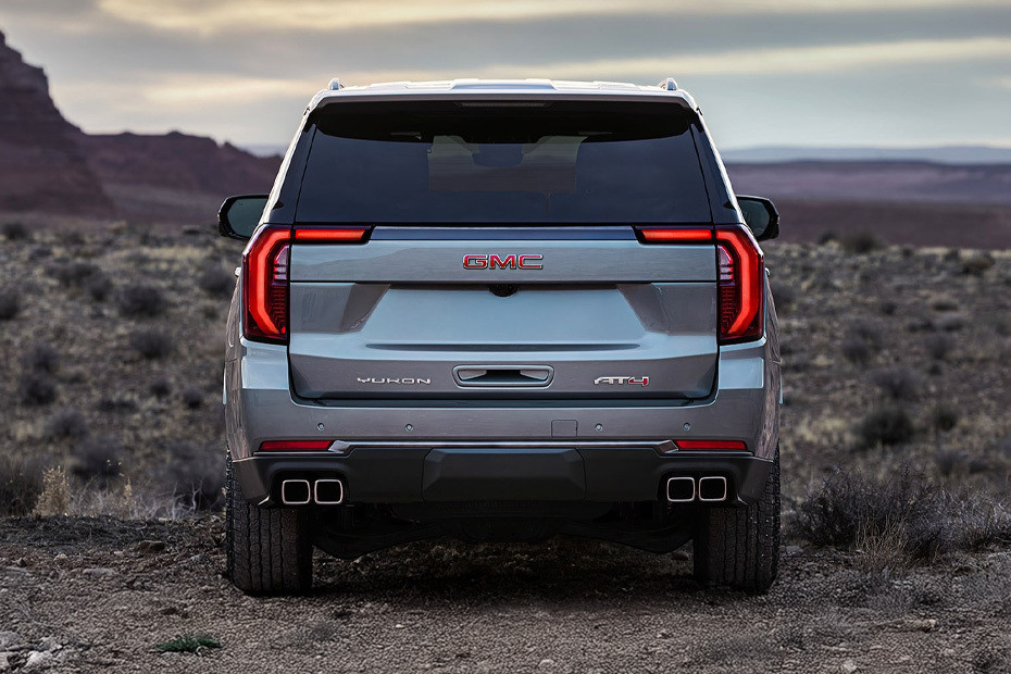 Full Rear View of جي إم سي يوكون  Full Rear View of جي إم سي يوكون