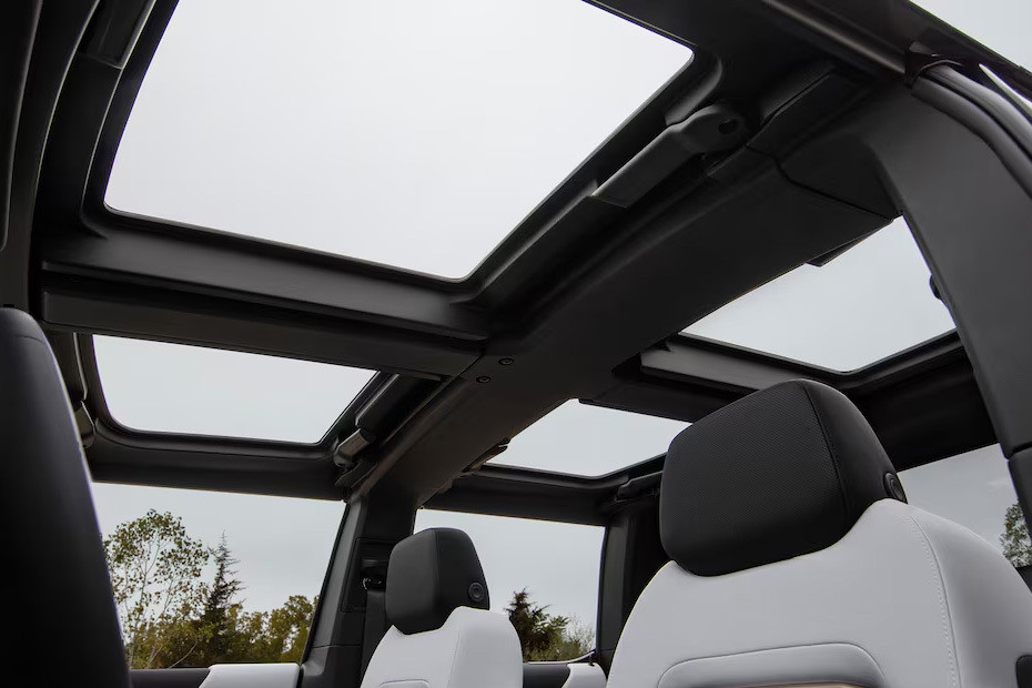 GMC Hummer EV Pickup Sunroof Moonroof GMC Hummer EV Pickup Sunroof Moonroof