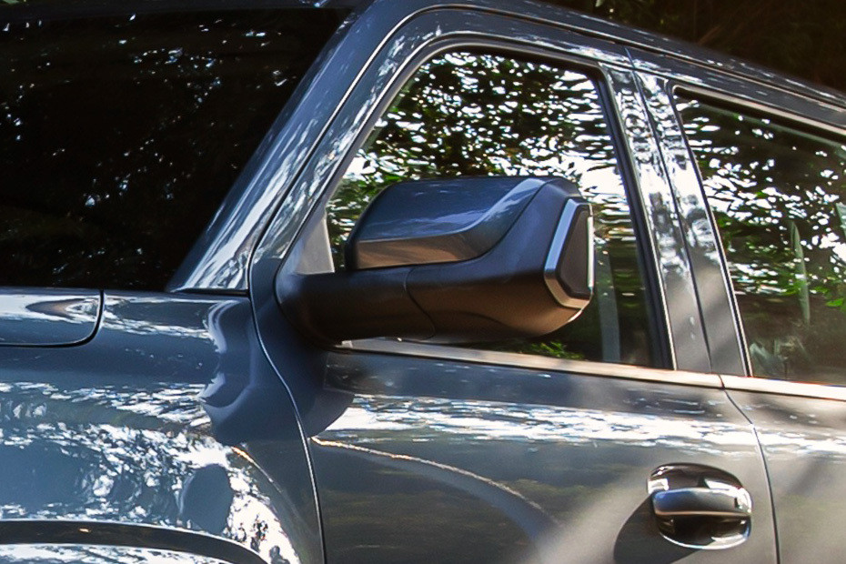 ج إم سي جراند أفينيو Drivers Side Mirror Front Angle ج إم سي جراند أفينيو Drivers Side Mirror Front Angle