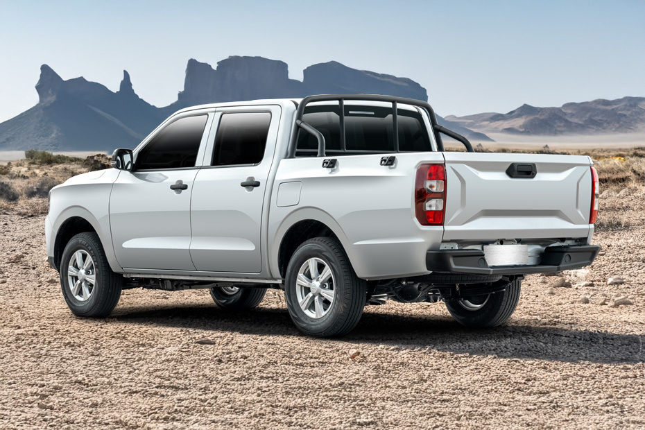 Rear Cross Side View of ج إم سي فيجوس