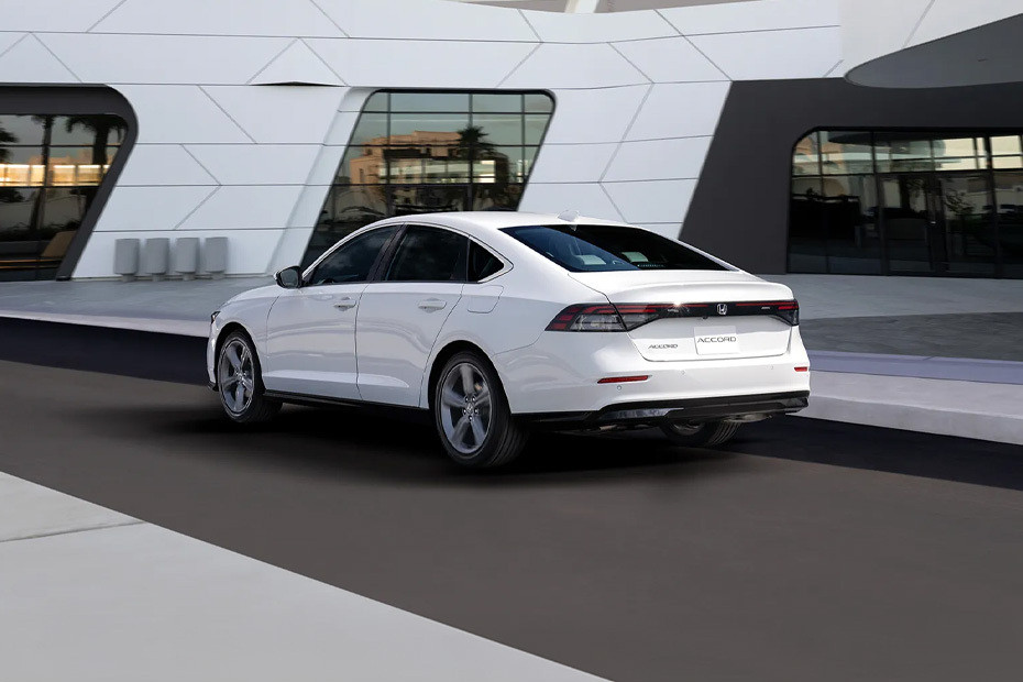 Rear Cross Side View of هوندا أكورد Rear Cross Side View of هوندا أكورد