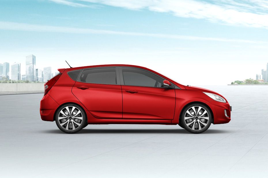 Hyundai Accent 5 DR Drivers Sideview