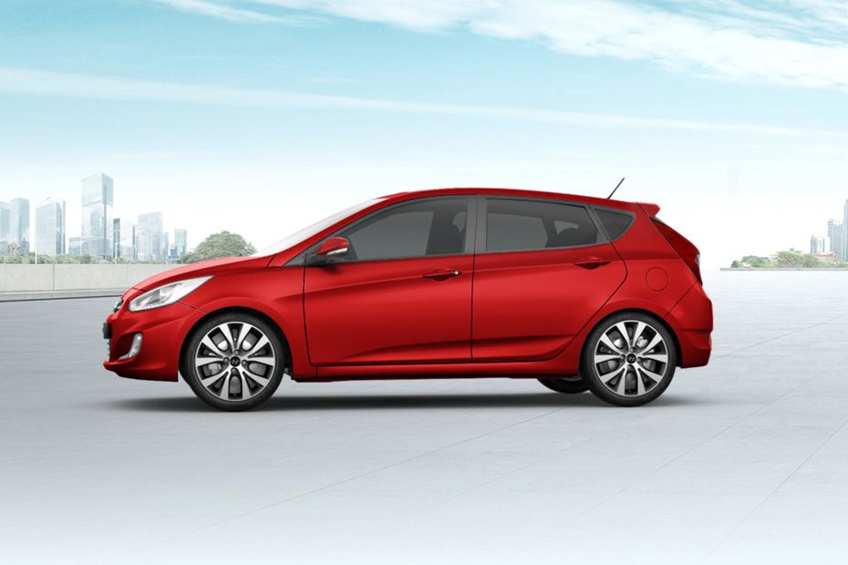 Accent 5 DR Side view