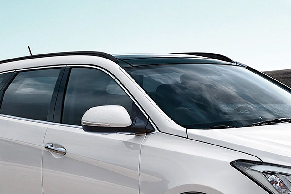 Hyundai Grand Santa Fe Drivers Side Mirror Front Angle Hyundai Grand Santa Fe Drivers Side Mirror Front Angle