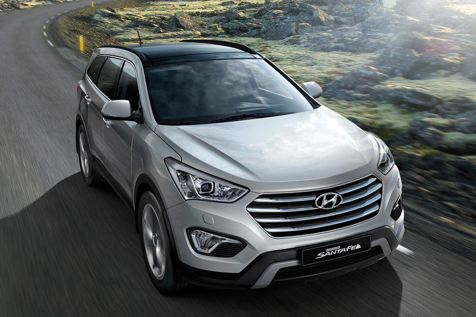 Hyundai Grand Santa Fe Front Medium View Hyundai Grand Santa Fe Front Medium View