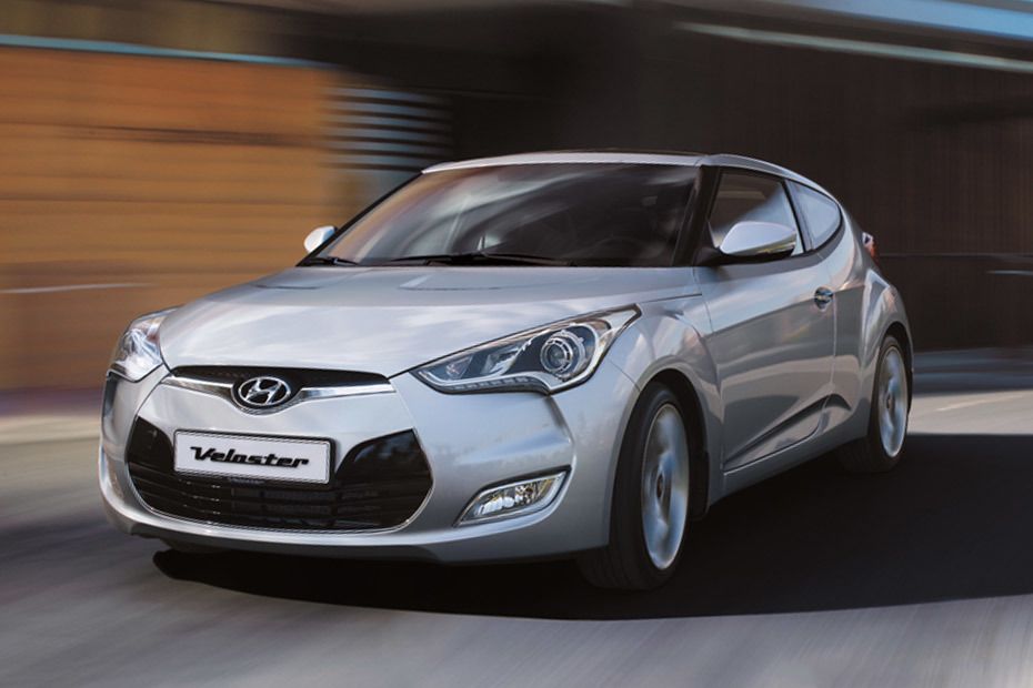 هيونداي  Veloster Front angle low view
