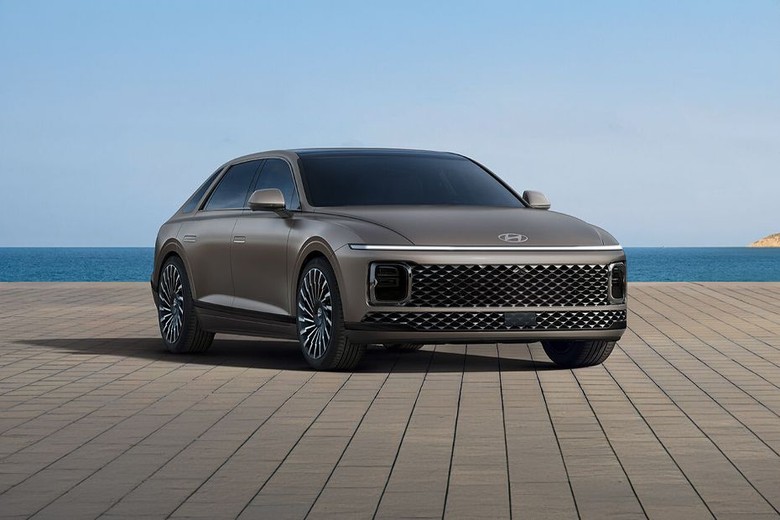 Hyundai Azera Front Cross Side View