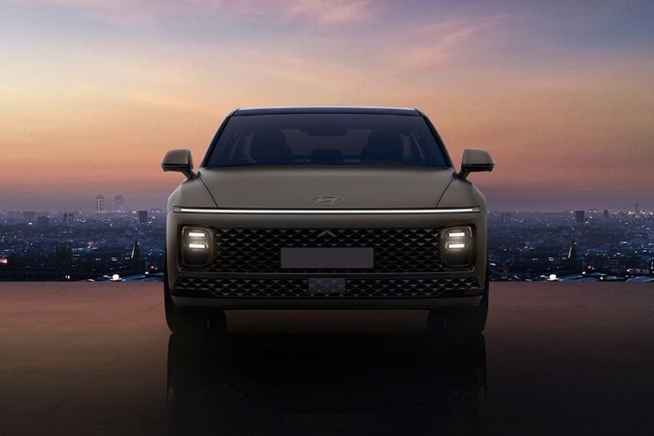 Full Front View of أزيرا Full Front View of أزيرا