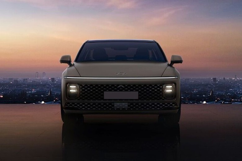 Full Front View of Azera