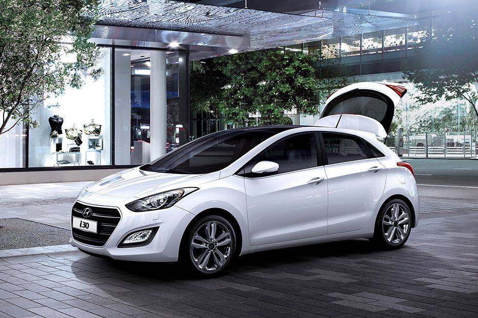 Hyundai i30 Front Side View Hyundai i30 Front Side View
