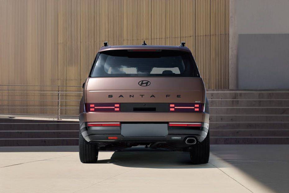 Full Rear View of Hyundai Santa Fe Full Rear View of Hyundai Santa Fe