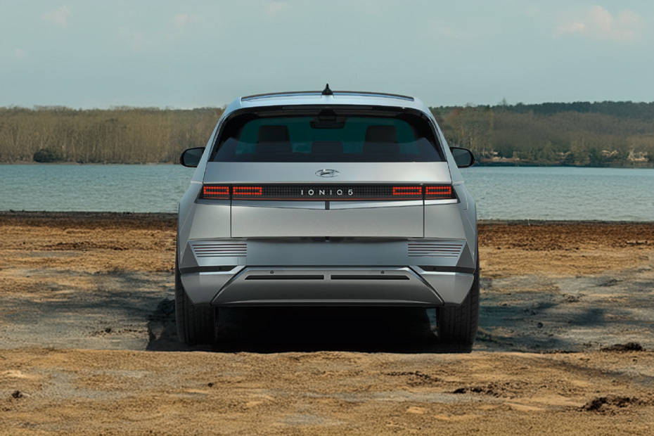 Full Rear View of هيونداي أيونيك 5 Full Rear View of هيونداي أيونيك 5