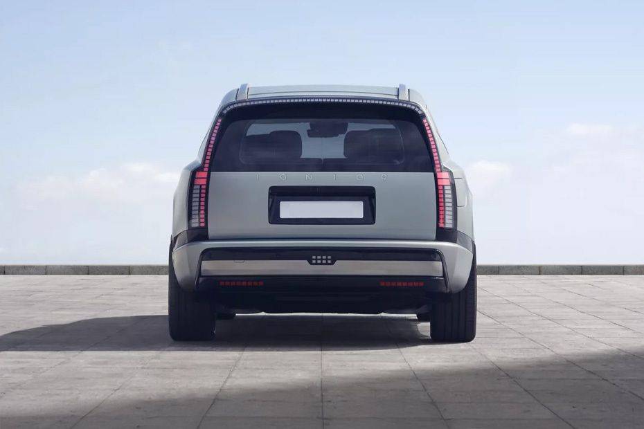 Full Rear View of هيونداي أيونيك 9 Full Rear View of هيونداي أيونيك 9