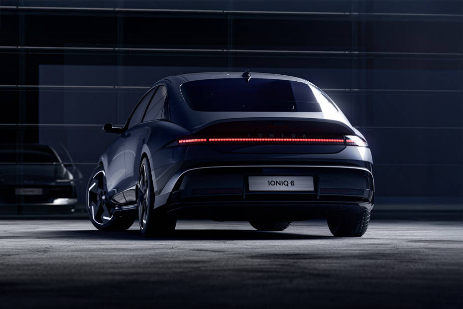 Full Rear View of هيونداي أيونيك 6 2026 Full Rear View of هيونداي أيونيك 6 2026