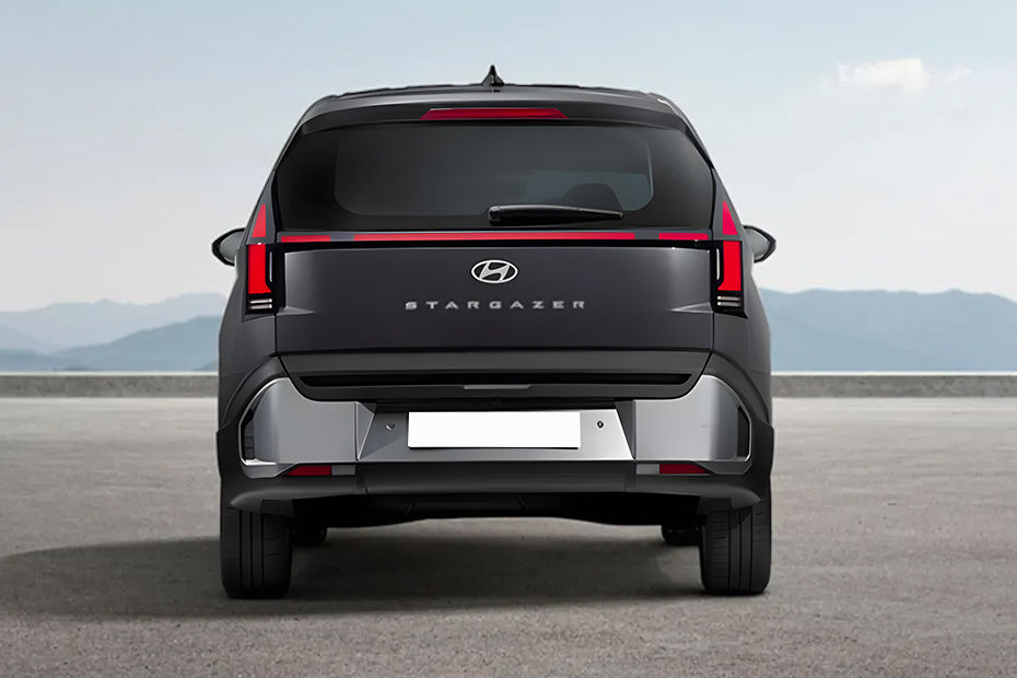 Full Rear View of Hyundai Stargazer
