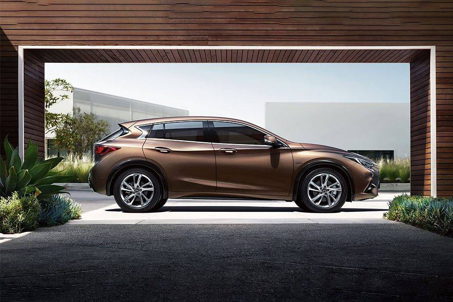 Infiniti Q30 Drivers Sideview Infiniti Q30 Drivers Sideview