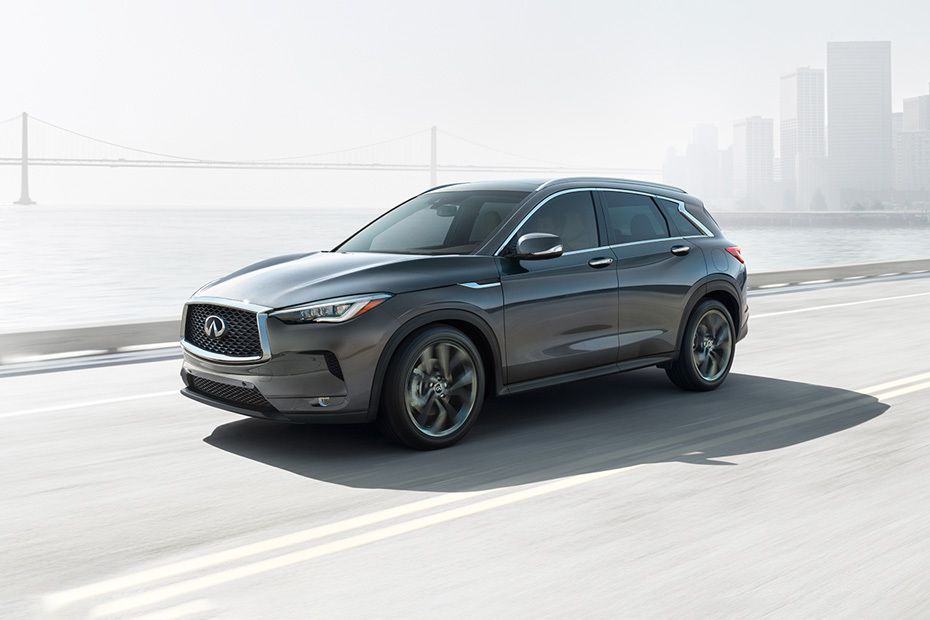 انفنتي QX50 (2014-2021) Front angle low view انفنتي QX50 (2014-2021) Front angle low view