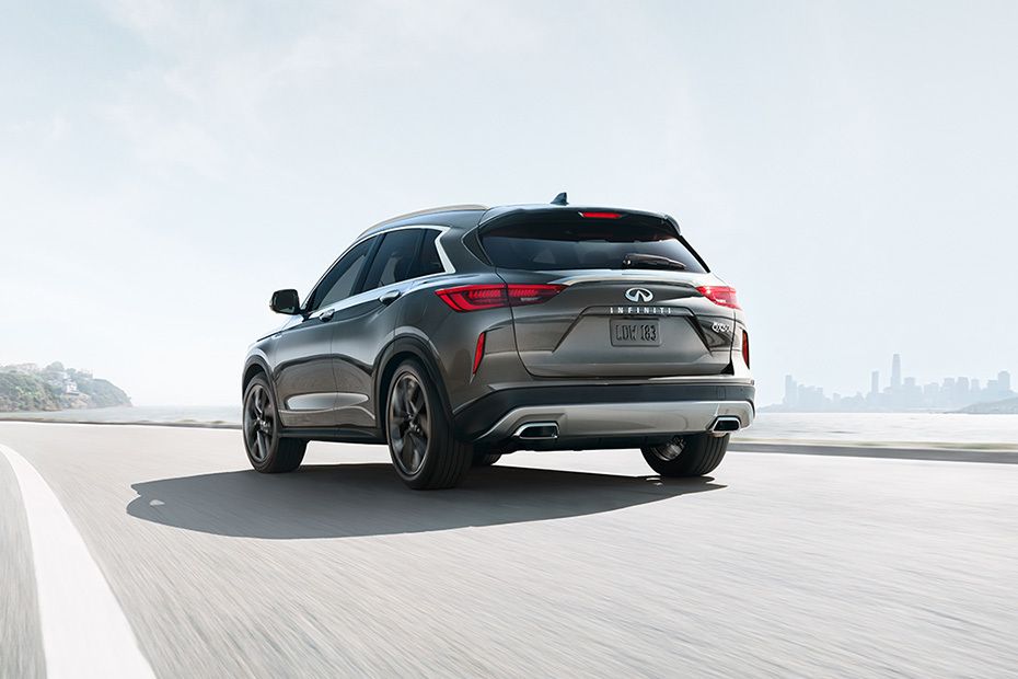 Rear Cross Side View of انفنتي QX50 (2014-2021) Rear Cross Side View of انفنتي QX50 (2014-2021)