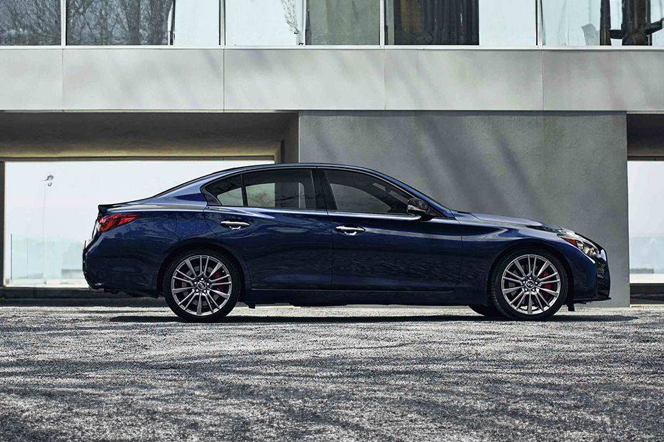 إنفينيتي Q50 Side Medium View