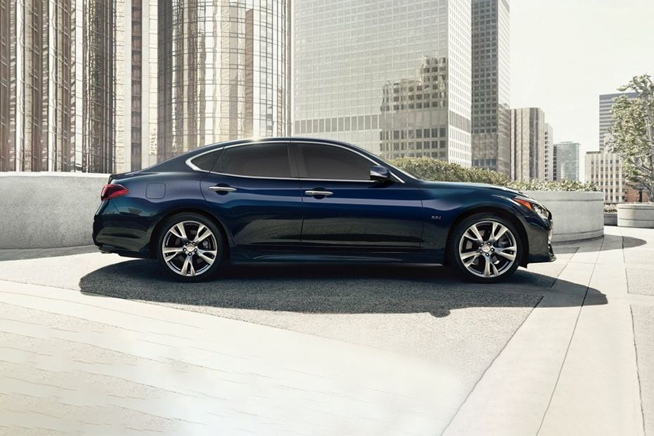 Infiniti Q70 Drivers Sideview Infiniti Q70 Drivers Sideview