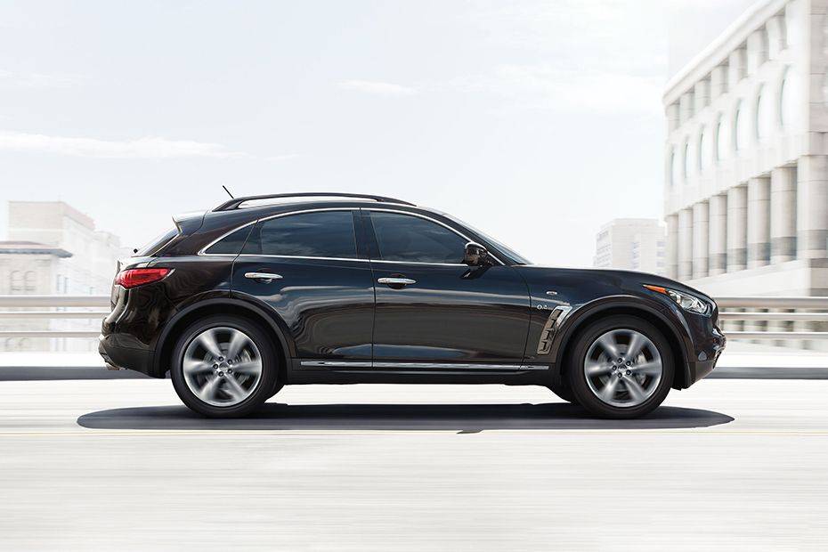 إنفينيتي QX70 Drivers Sideview إنفينيتي QX70 Drivers Sideview