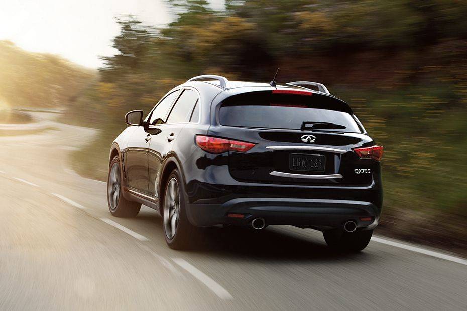 Rear Cross Side View of إنفينيتي QX70 Rear Cross Side View of إنفينيتي QX70