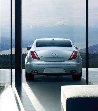 Full Rear View of جاكوار XJ Luxury SWB Full Rear View of جاكوار XJ Luxury SWB
