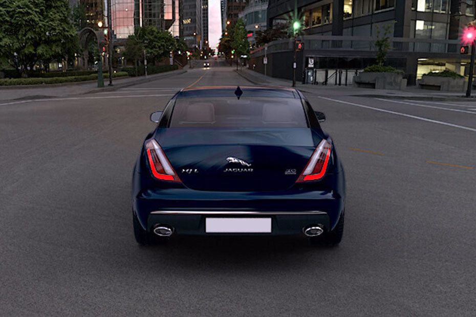 Full Rear View of جاكوار XJ Full Rear View of جاكوار XJ