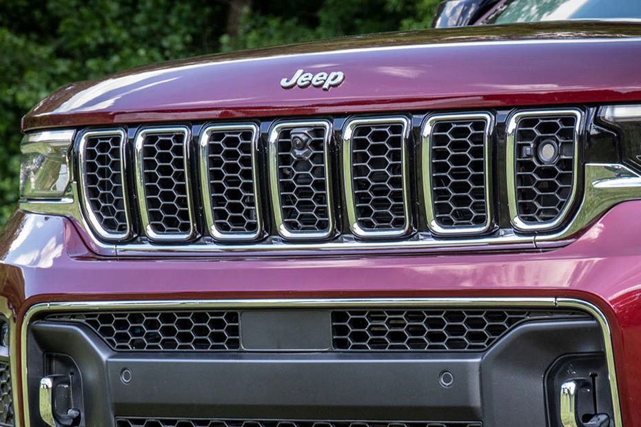 Grand Cherokee Grille View Grand Cherokee Grille View
